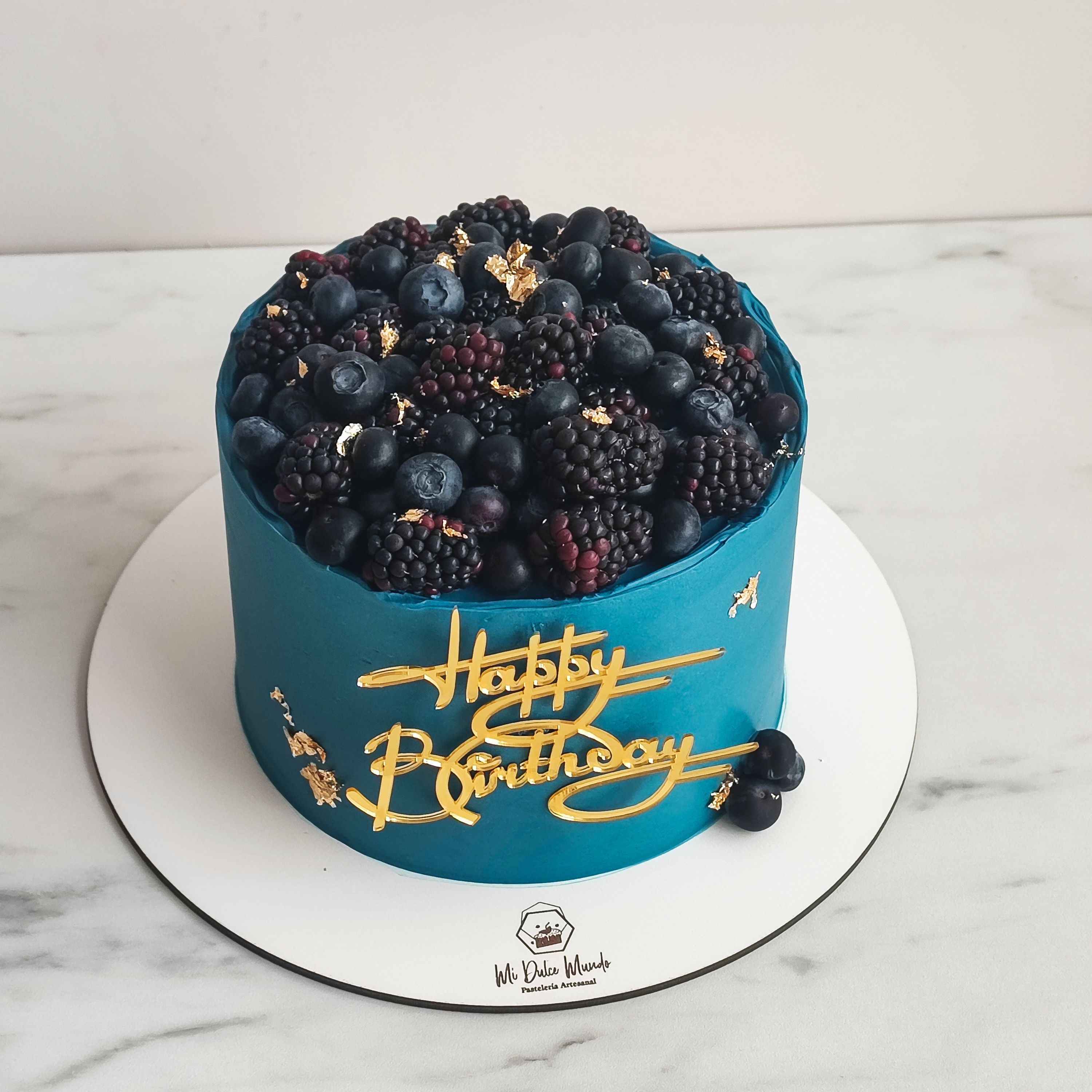 Tarta con frutas del bosque